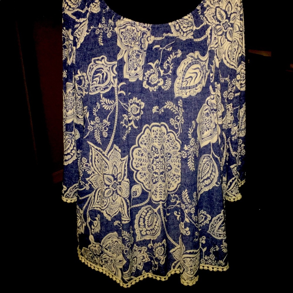 Women’s XL SJS Denim Look With Flowers Top.. NWOT